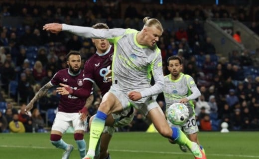 Manchester City Gusur Arsenal dari Puncak Klasemen usai Tundukkan Burnley