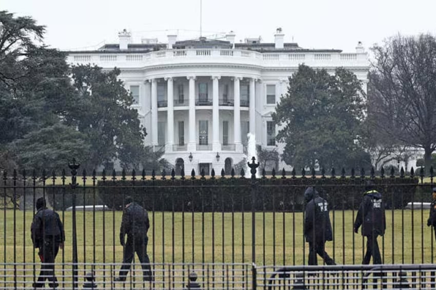 Gedung Putih Lockdown karena Puluhan Tembakan, Presiden Trump Ada di Dalam