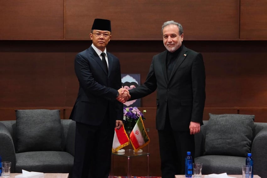 Sugiono Bertemu Menlu Iran saat Hadiri Pemakaman Ali Khamenei